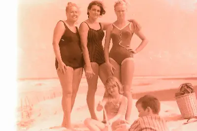 Foto antiga escura ou danificada